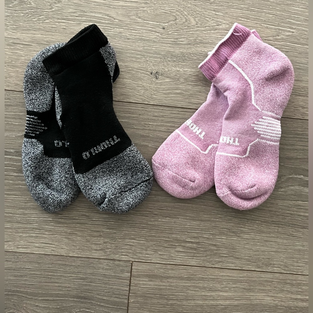 NWOT Thorlo Socks Estimated to be Size Small Black and Pink